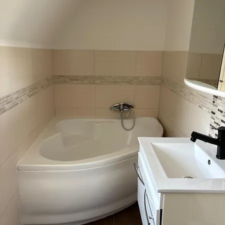 Naehe Stadtpark, Renoviert, Businesswohnung, Monteurwohnung, Geschaeftsreisendewohnung, Garten, Balkon,parkplatz