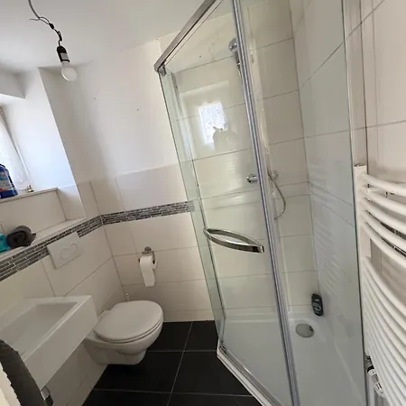 Apartment Naehe Stadtpark, Renoviert, Businesswohnung, Monteurwohnung, Geschaeftsreisendewohnung, Garten, Balkon,parkplatz
