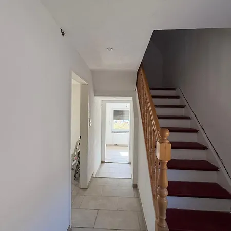 Naehe Stadtpark, Renoviert, Businesswohnung, Monteurwohnung, Geschaeftsreisendewohnung, Garten, Balkon,parkplatz アパート ザルツギッター