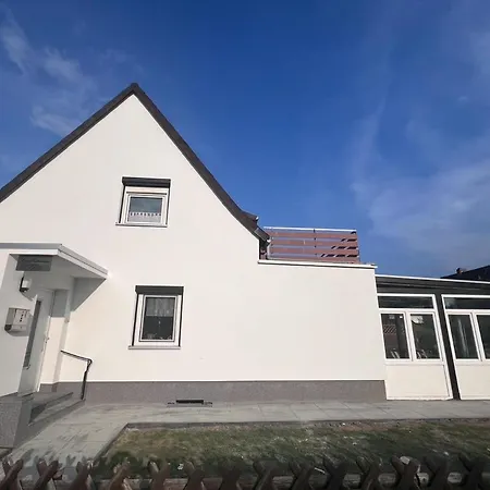 Naehe Stadtpark, Renoviert, Businesswohnung, Monteurwohnung, Geschaeftsreisendewohnung, Garten, Balkon,parkplatz
