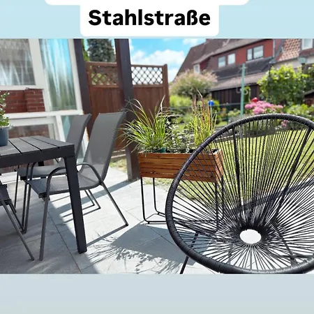 Naehe Stadtpark, Renoviert, Businesswohnung, Monteurwohnung, Geschaeftsreisendewohnung, Garten, Balkon,parkplatz アパート