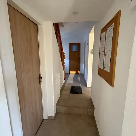 アパート Naehe Stadtpark, Renoviert, Businesswohnung, Monteurwohnung, Geschaeftsreisendewohnung, Garten, Balkon,parkplatz *