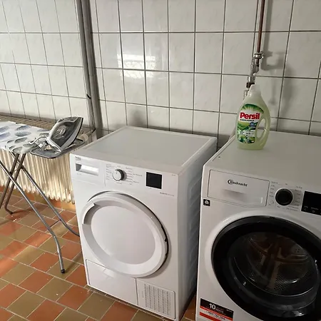 Naehe Stadtpark, Renoviert, Businesswohnung, Monteurwohnung, Geschaeftsreisendewohnung, Garten, Balkon,parkplatz *