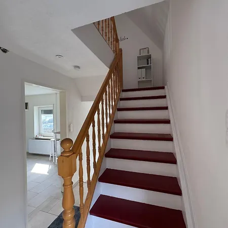 Naehe Stadtpark, Renoviert, Businesswohnung, Monteurwohnung, Geschaeftsreisendewohnung, Garten, Balkon,parkplatz アパート *