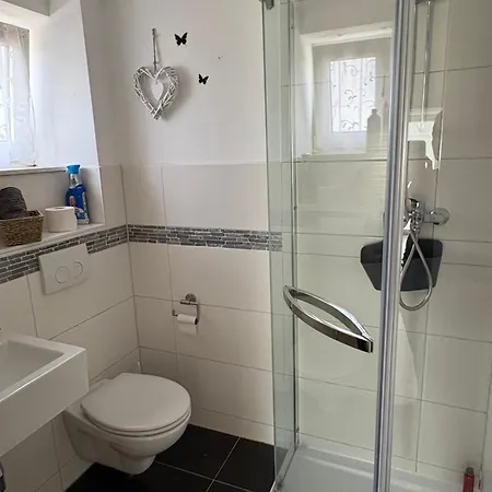 Naehe Stadtpark, Renoviert, Businesswohnung, Monteurwohnung, Geschaeftsreisendewohnung, Garten, Balkon,parkplatz *