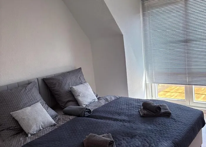 Naehe Stadtpark, Renoviert, Businesswohnung, Monteurwohnung, Geschaeftsreisendewohnung, Garten, Balkon,parkplatz 公寓 *