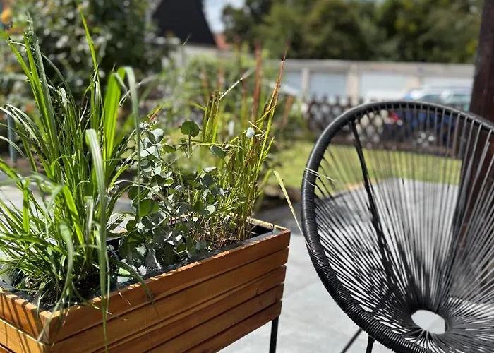 Naehe Stadtpark, Renoviert, Businesswohnung, Monteurwohnung, Geschaeftsreisendewohnung, Garten, Balkon,parkplatz