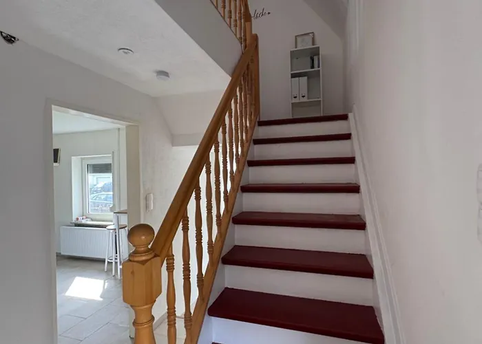 Naehe Stadtpark, Renoviert, Businesswohnung, Monteurwohnung, Geschaeftsreisendewohnung, Garten, Balkon,parkplatz 公寓 *