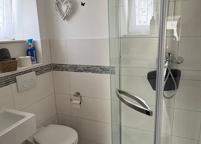 Naehe Stadtpark, Renoviert, Businesswohnung, Monteurwohnung, Geschaeftsreisendewohnung, Garten, Balkon,parkplatz *